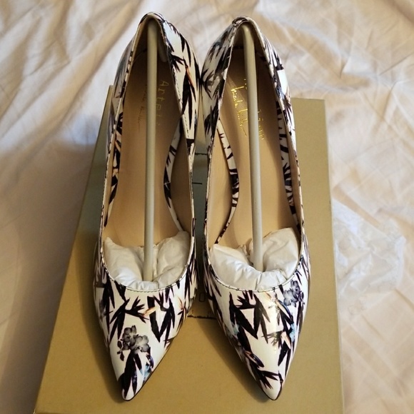 Nicole Miller Shoes - NWT NICOLE MILLER ARTELIER "Maison" Pumps